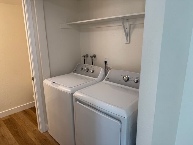 Building Photo - Totally remodeled Townhome