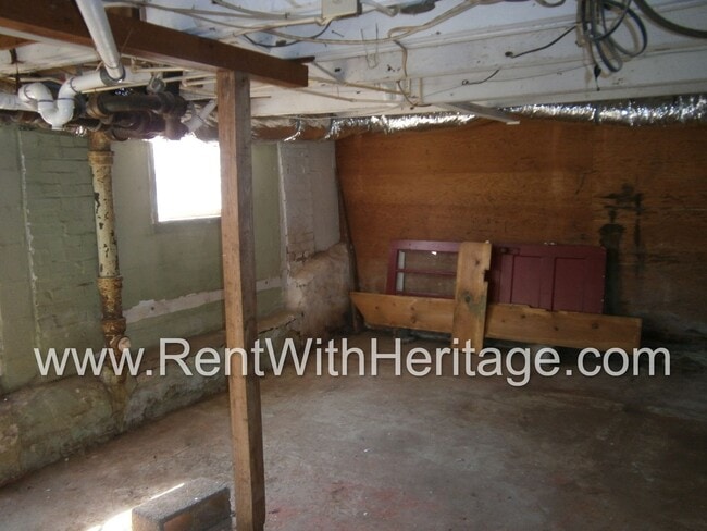 Building Photo - GORGEOUS RANCH/ GRAND PA'S BUNGELOW/ 1.6 ACRES/ FRONT PORCH/ PRIVATE YARD