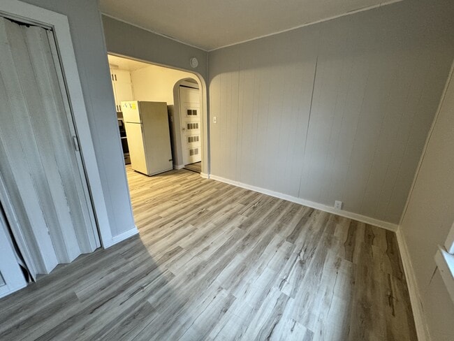 Building Photo - 727 E North St