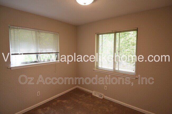 Building Photo - 5521 Perry Ln