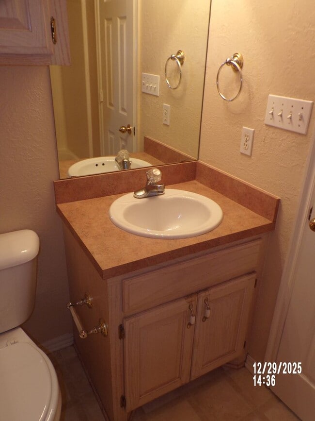 Building Photo - Fantastic eastside home