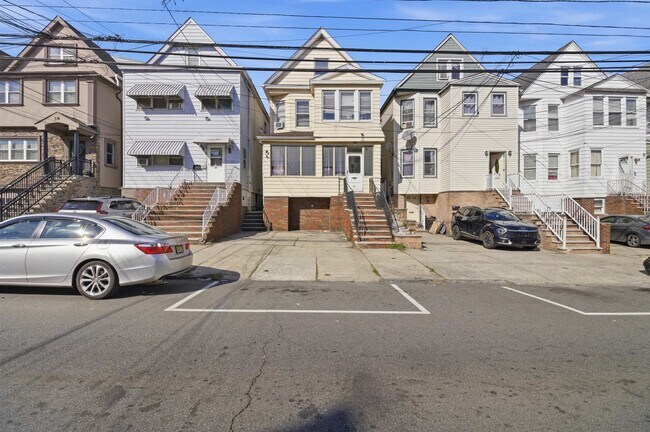 Building Photo - 35 W 52nd St