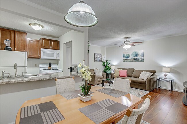 Building Photo - 4727 W Alabama St