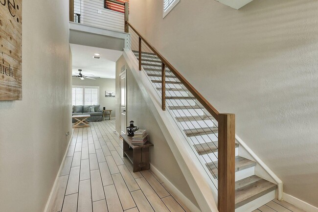 Building Photo - 650 Waters Edge Ln