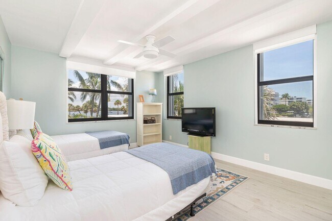 Building Photo - 2860 S Ocean Blvd