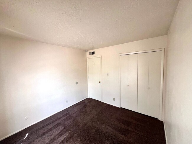 Building Photo - Near Academy Hills Park, Great NE Location...