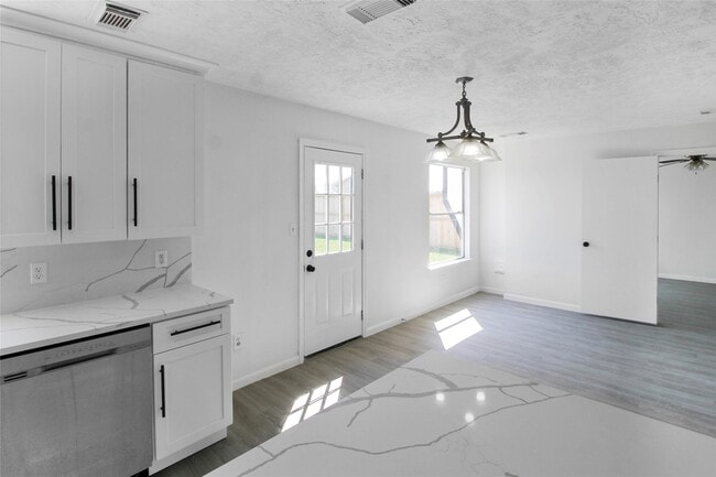 Building Photo - 511 Chaseway Dr