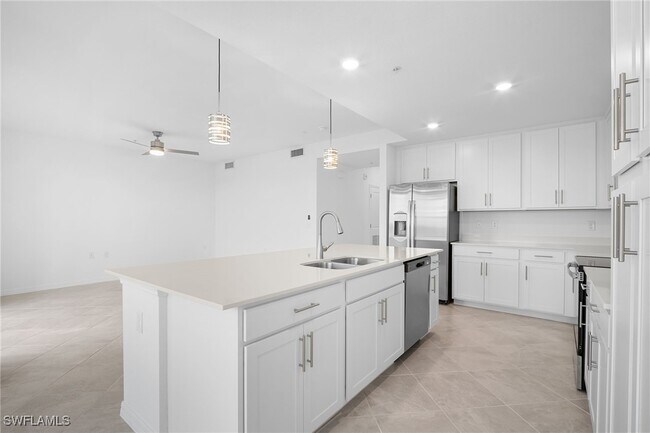 Building Photo - 15345 Grn Acrs Ave