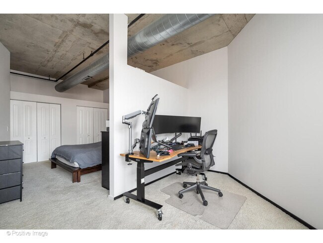 Building Photo - 6 S Laflin St