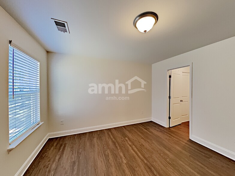 Building Photo - 114 Lindridge Dr