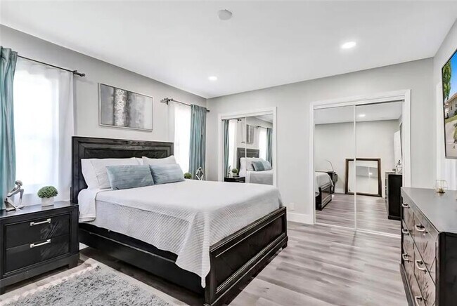 Building Photo - 2413 SW 58th Manor