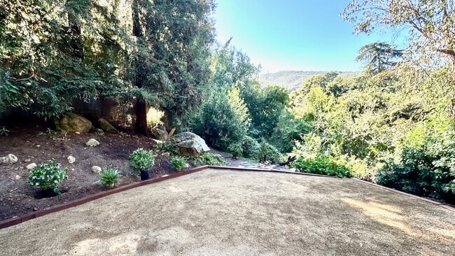 Building Photo - 615 Falls Dr