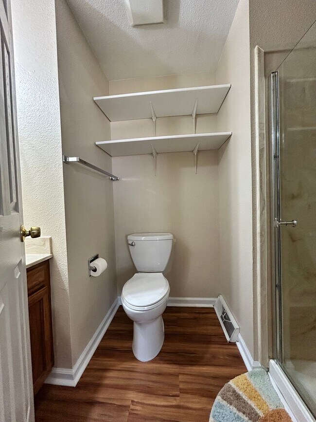 Building Photo - Recently Remodeled 2Bd/2Ba with Attached Garage in Longmont Duplex