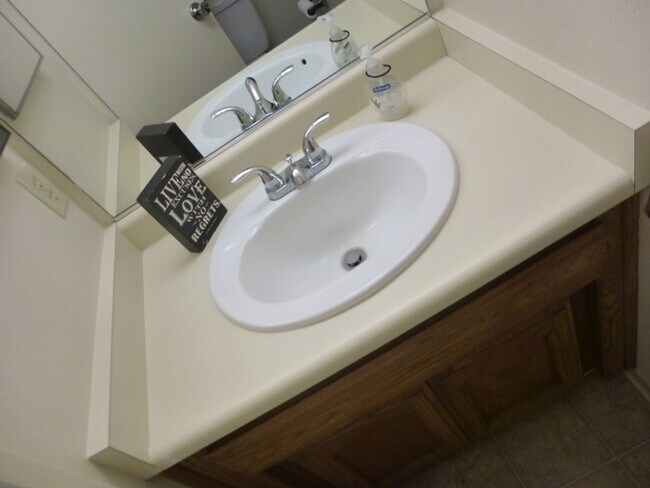 Building Photo - uni600