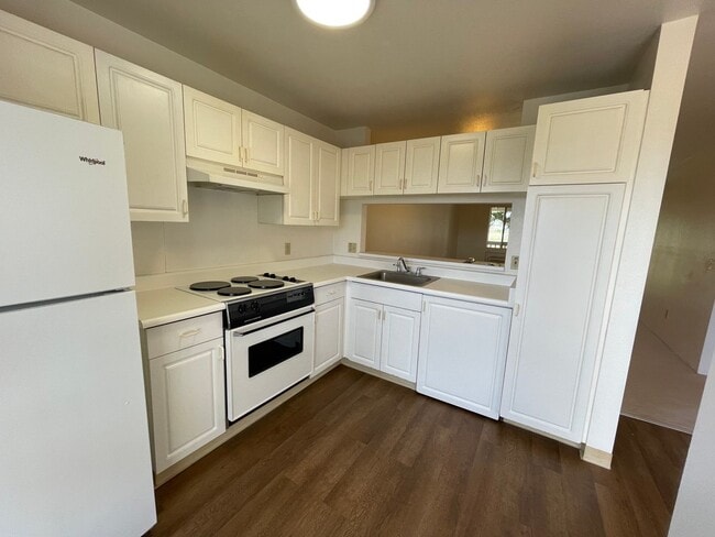 Building Photo - Parkglen at Waikele upstairs corner/end unit