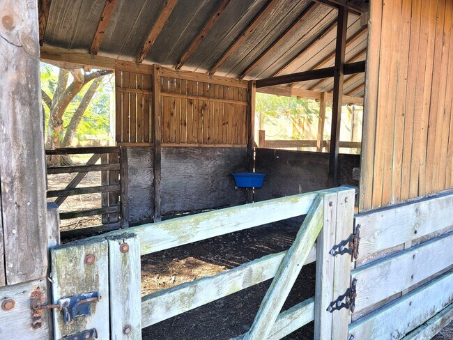 Building Photo - 4362 W Midway Rd