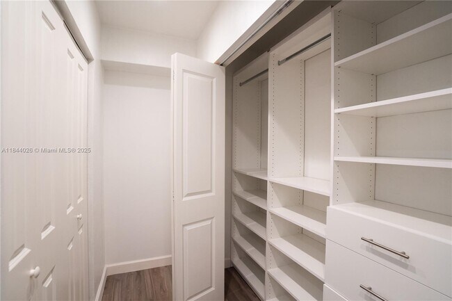 Building Photo - 9841 Dominican Dr