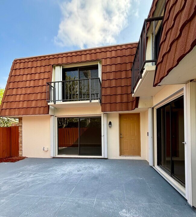 Building Photo - 1820 San Juan Dr