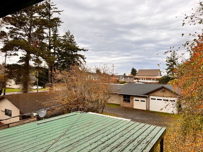 Building Photo - 2135