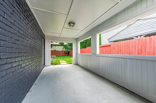 Building Photo - 4620 W Orange St