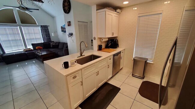 Building Photo - 12233 Armenia Gables Cir