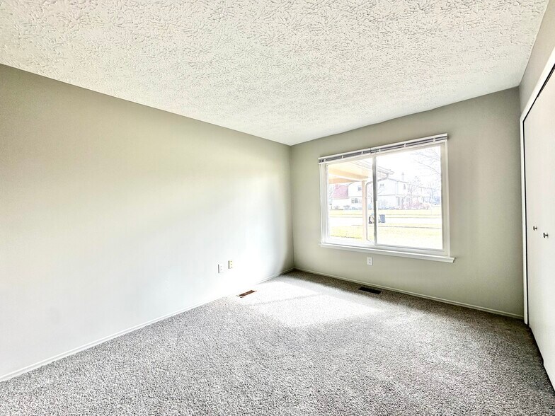 Building Photo - 537 Randall Dr