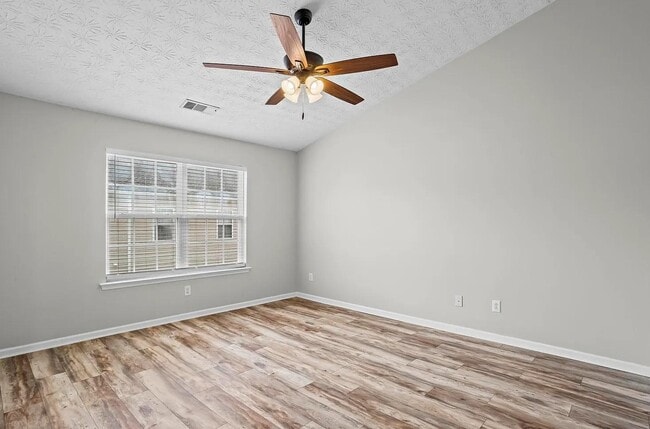 Building Photo - 216 Village Square Dr