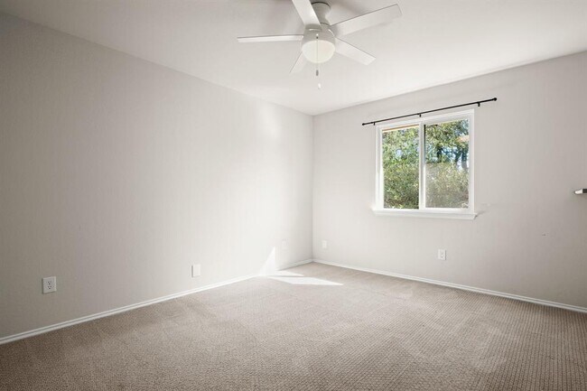 Building Photo - 17841 Park Valley Dr