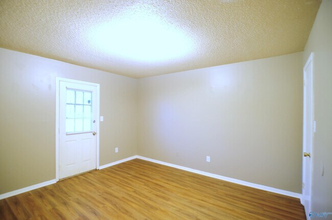 Building Photo - 2701 Lantern Walk SE