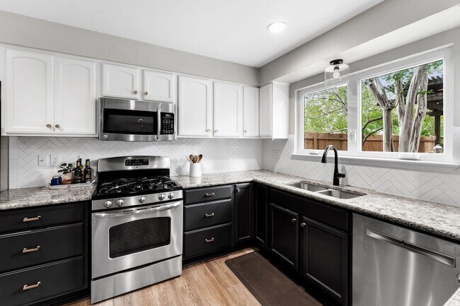 Building Photo - 11600 Parkfield Dr