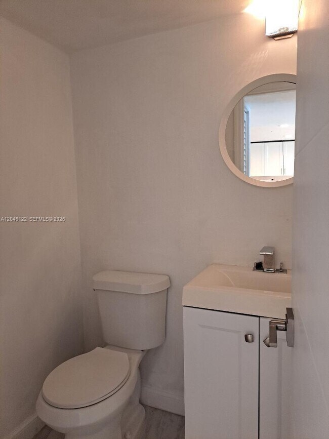 Building Photo - 1801 S Ocean Dr