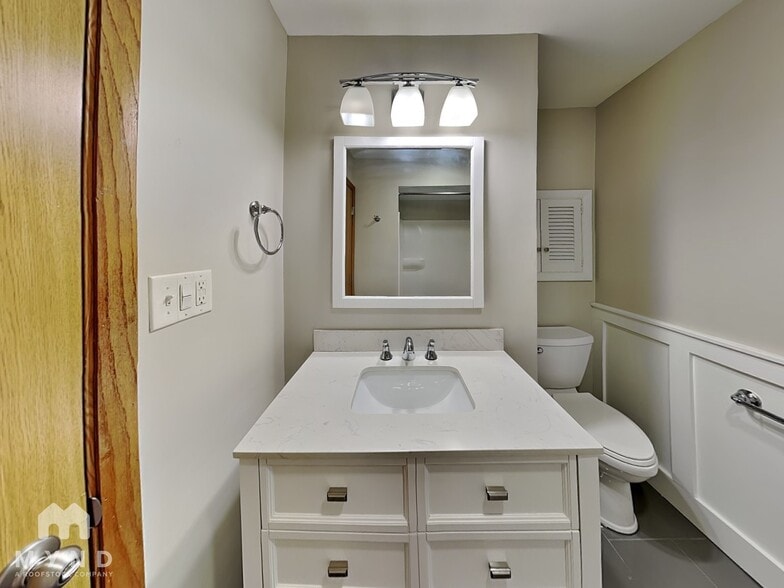 Building Photo - 4221 Evansdale Rd