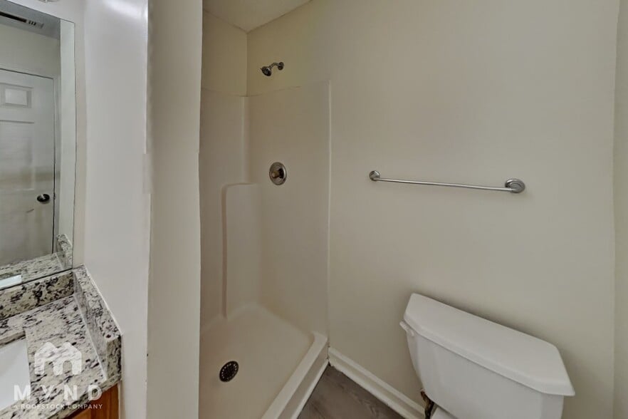 Building Photo - 6332 Hickory Ln Cir