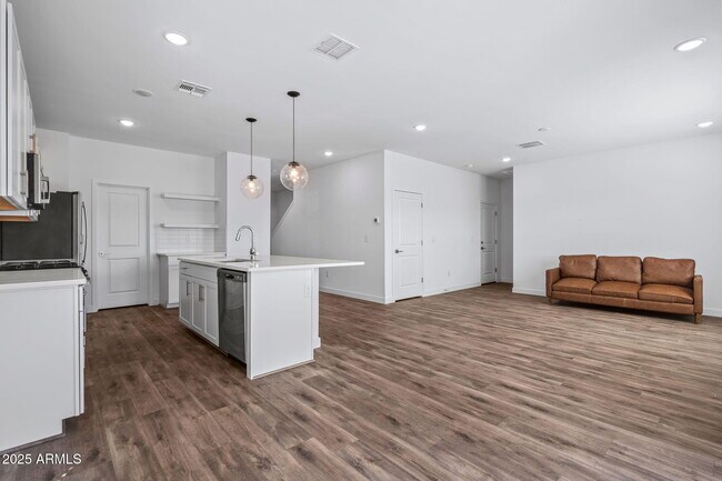 Building Photo - 3023 W Bent Tree Dr