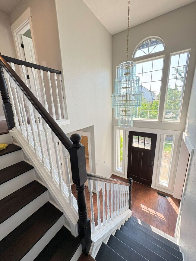 Building Photo - 4 Bedroom 2.5 Bathroom Home in NW Salem!