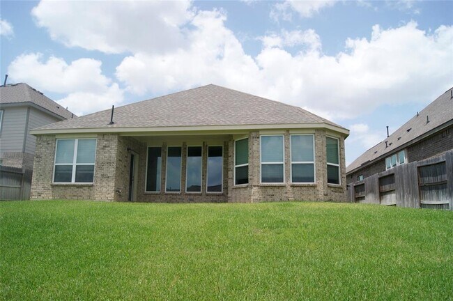 Building Photo - 24319 Bello Everett Lake Dr