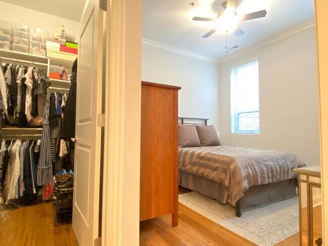 Building Photo - 1247 W Madison St