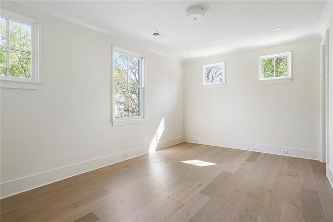 Building Photo - 48 25th St NW