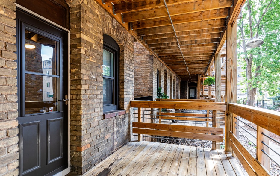 Interior Photo - 225–233 Oak Grove – Oak Grove Downtown