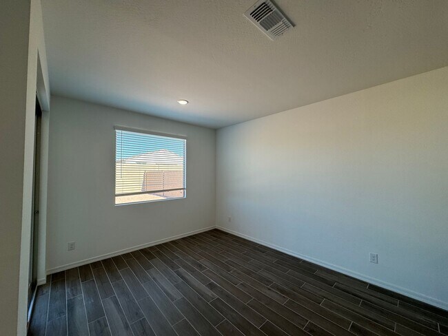 Building Photo - 7606 W Smoketree Dr