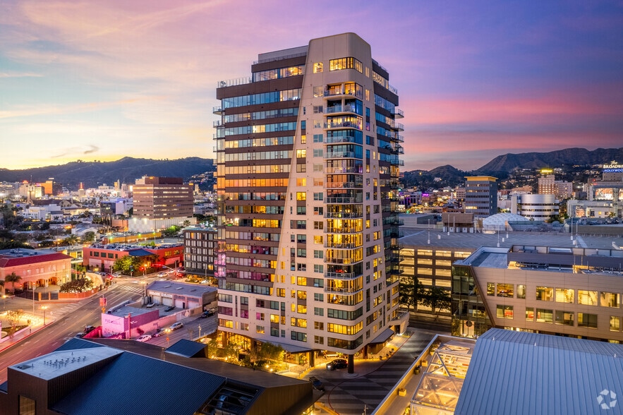 Building Photo - Jardine Hollywood
