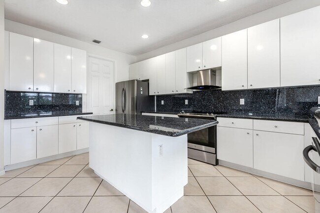 Building Photo - 102 Ibisca Terrace