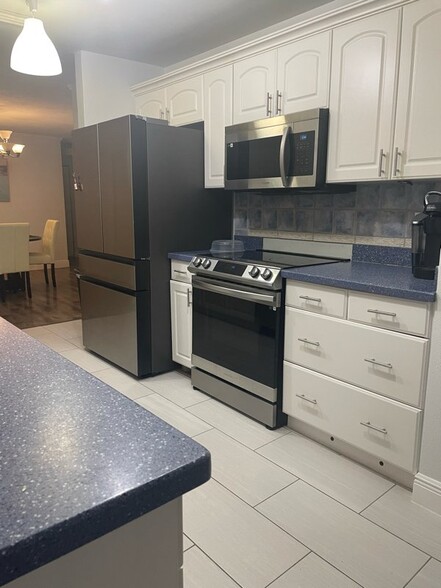 Building Photo - 3115 Marshall Dr