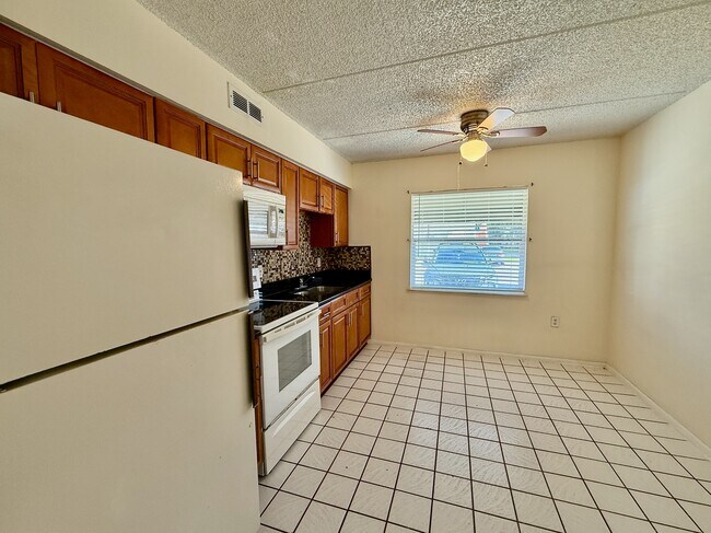 Building Photo - 698 Michigan Ct