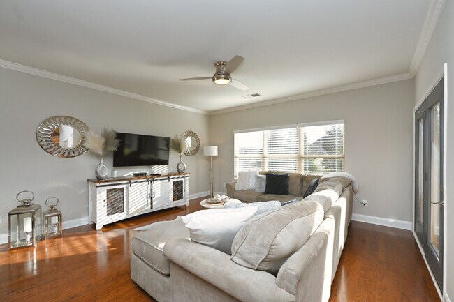 Building Photo - Resort Living at its finest in Foxland Harbor, Gallatin's premier golf and lake community!