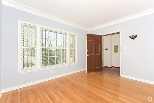 Building Photo - 5410 Russell Ave
