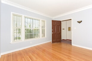 Building Photo - 5410 Russell Ave