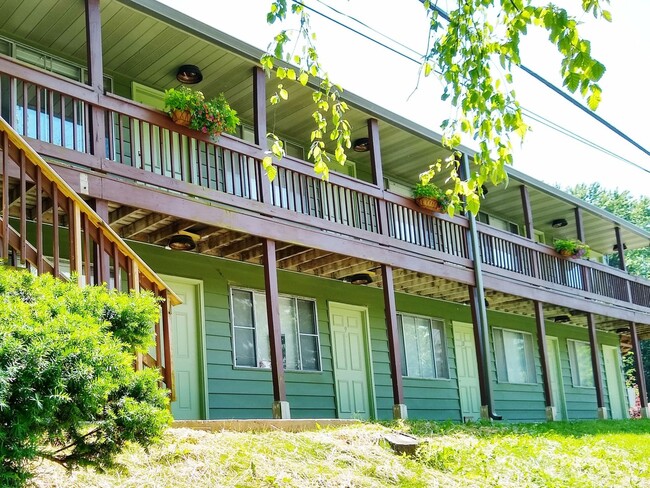 Building Photo - 615 W 15th St