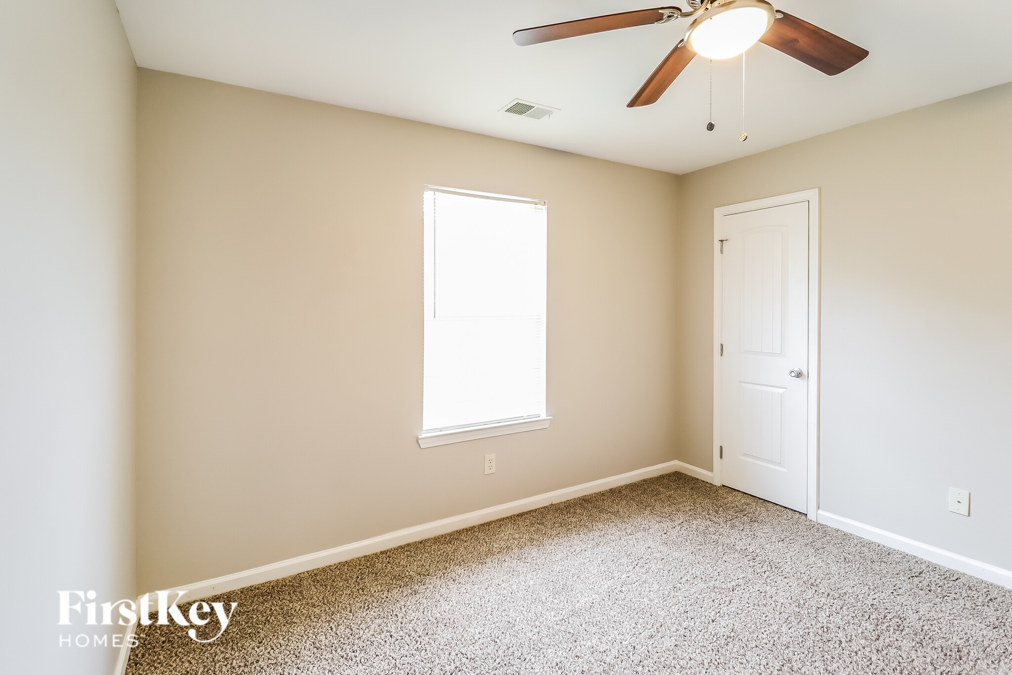 Building Photo - 243 Davis Dr