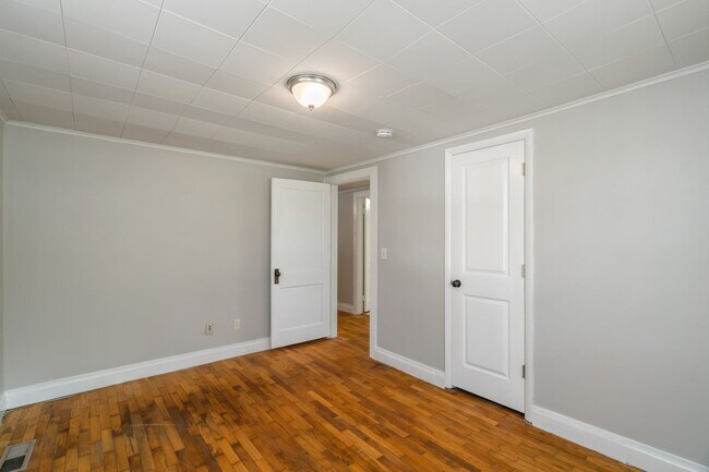 Building Photo - 6006 Fayette Ln